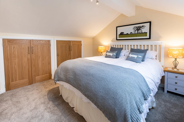 Home Farm End Cottage's king size bedroom