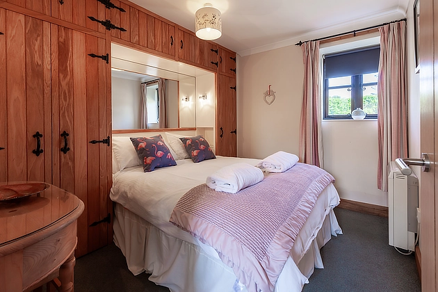 Peewit Cottage's double bedroom