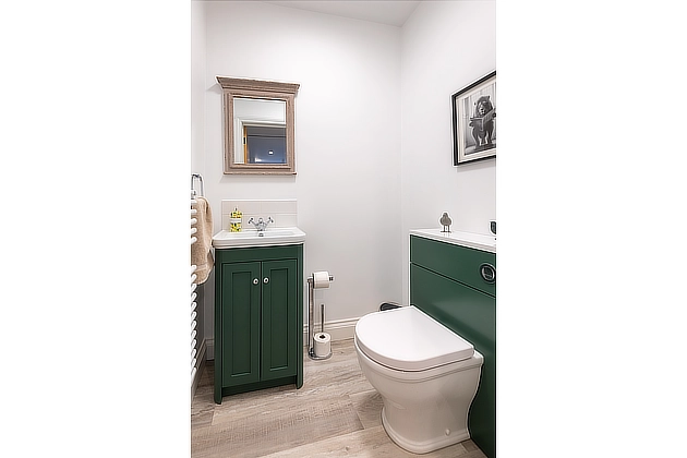 Barnfield Lodge's downstairs toilet