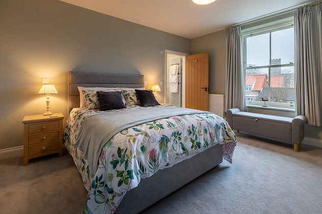 Barnfield Lodge's king-sized bedroom