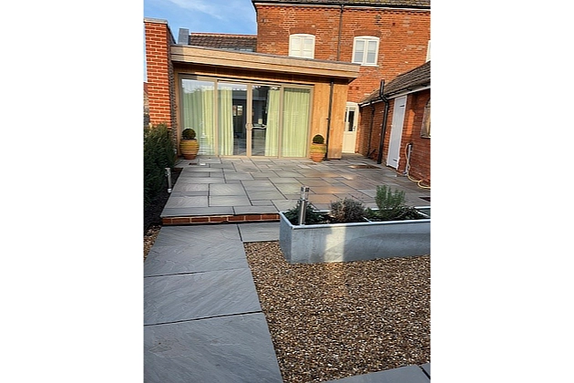 Barnfield Lodge's garden with patio