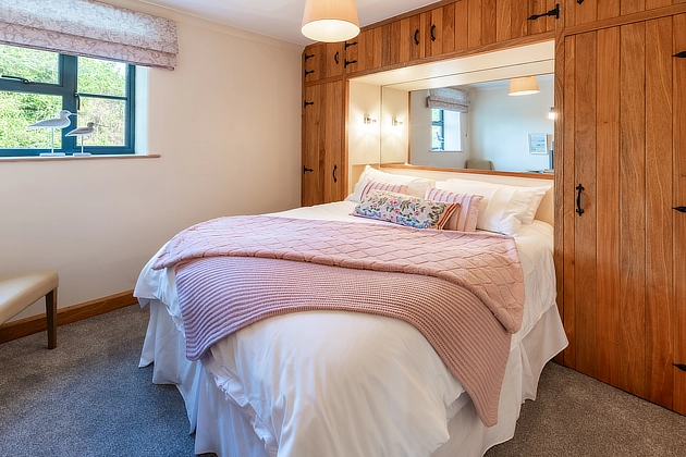 Lapwing Cottage's king-size bedroom