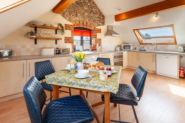 Lapwing Cottage's diner view into kitchen