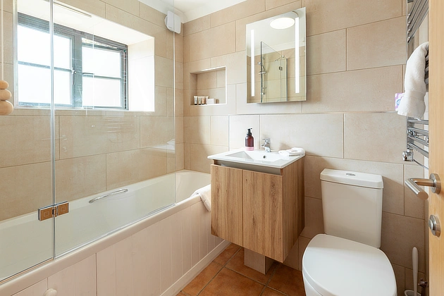 Peewit Cottage's bathroom