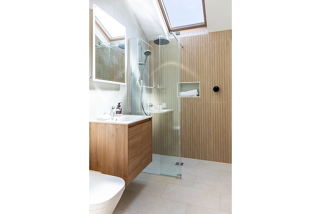 Plover Cottage's bathroom
